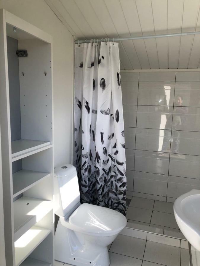 Two Small Guest Houses By Lake Rent Out As One Hjo Εξωτερικό φωτογραφία